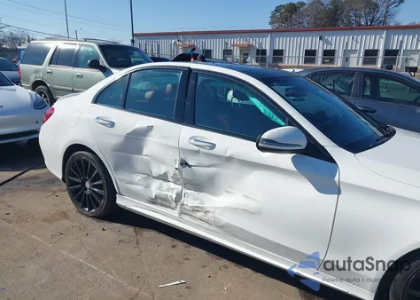 2017 Mercedes-Benz C 300 Sport z USA, uszkodzony, nr VIN 55SWF4JB8HU194448